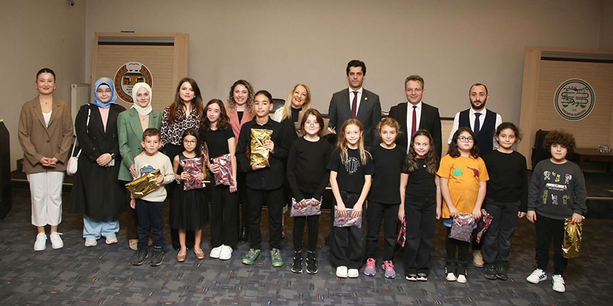 Çocuklar, Hakları İçin Sahnedeydi