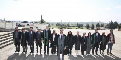 Sakarya Barosu Avukatlar Günü nedeniyle çelenk sundu